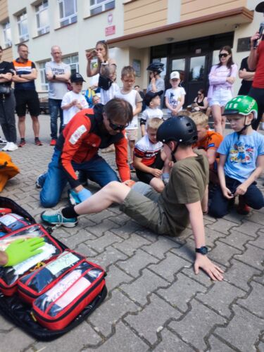 Zdjęcie przedstawiające: Uśmiechy, rowery i bezpieczna przygoda